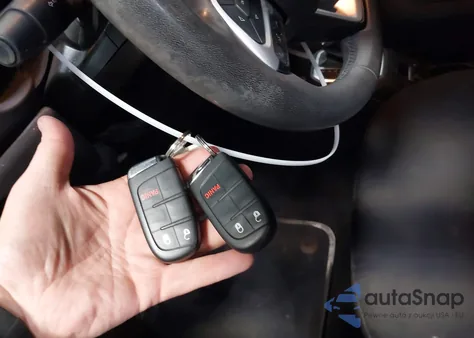 2021 Jeep Renegade Latitude 4X4 z USA, uszkodzony, nr VIN ZACNJDBB6MPM34798